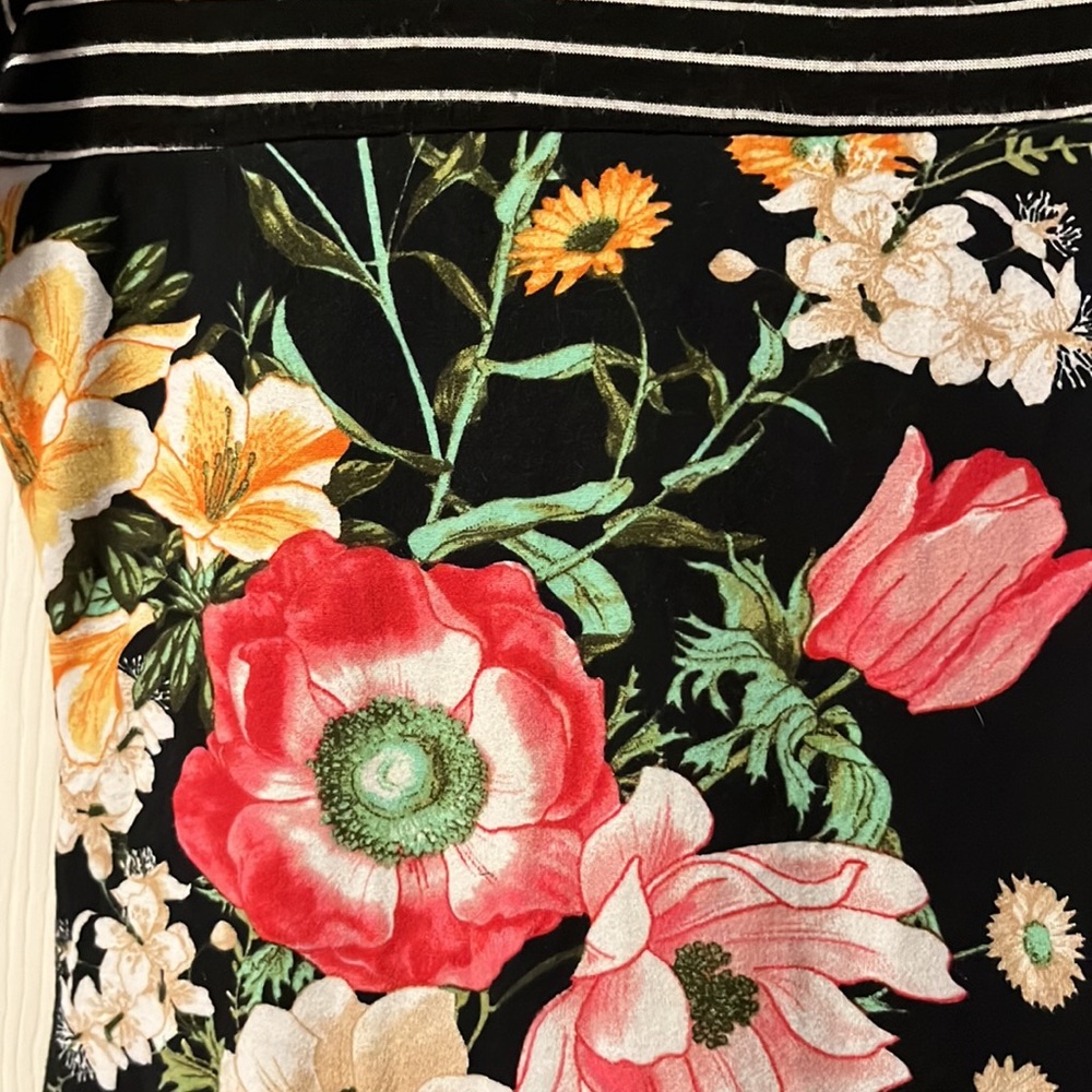 Discreet Vintage T-shirt - Picture 4 of 5